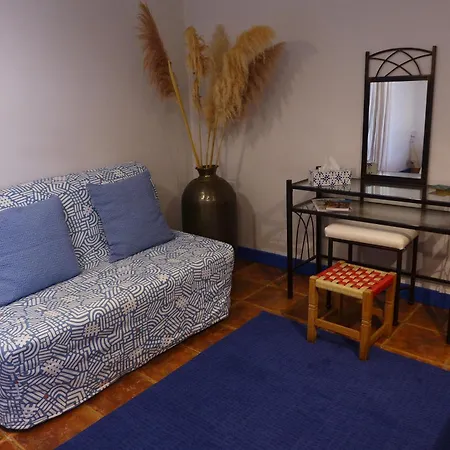 Kalimera A Lovely 1-bedroom With Ensuite And Kitchen Лимасол