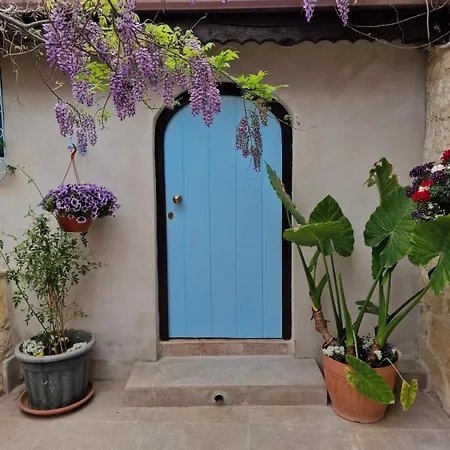 Kalimera A Lovely 1-bedroom With Ensuite And Kitchen