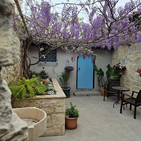 Kalimera A Lovely 1-bedroom With Ensuite And Kitchen